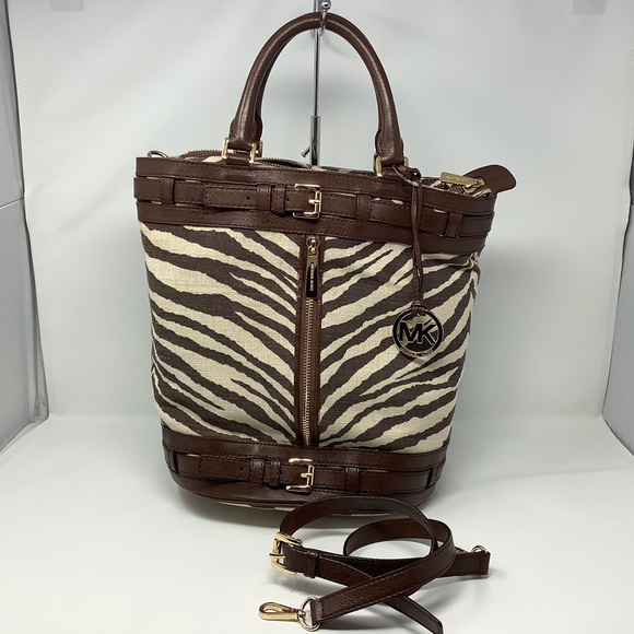 Michael Kors Handbags - 🛍🌸Micheal Kors bucket zebra bag🌸